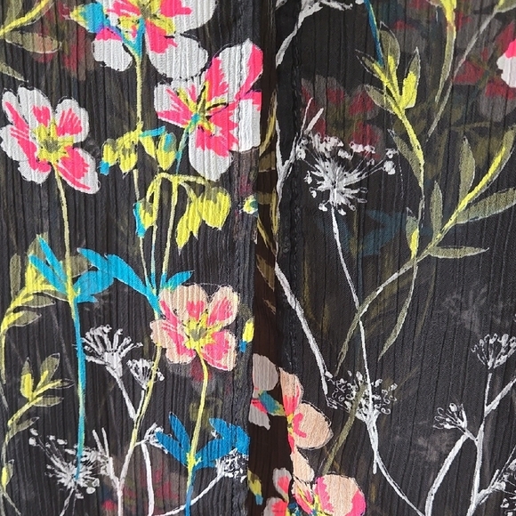 Expess Brand. Floral Black Skirt Size Large. - Picture 3 of 4